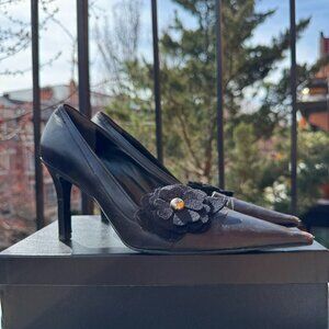 Vintage Chanel Classic Pump Black Camellia Flower Pointed Toe Heels Black 7